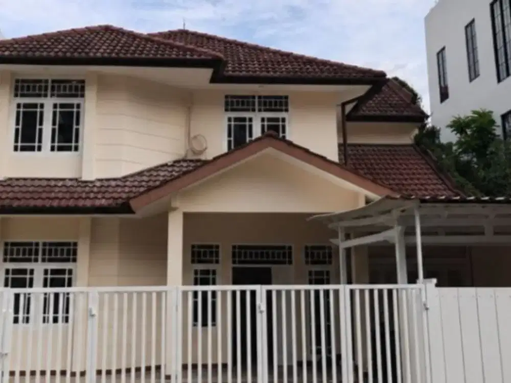 JK557 Rumah 2 Lt Cantik Semi Furnished dekat Citos - Cilandak