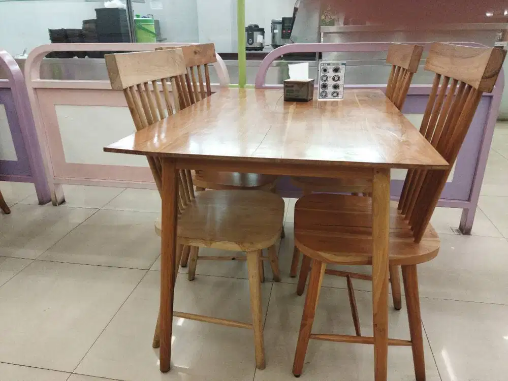 Meja kursi kayu solid kondisi bagus langsung pakairesto dan serbaguna