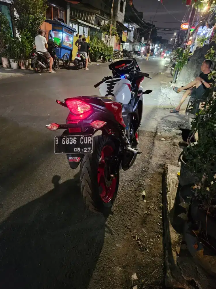 Honda CBR 150 R Thailand injeksi merah putih