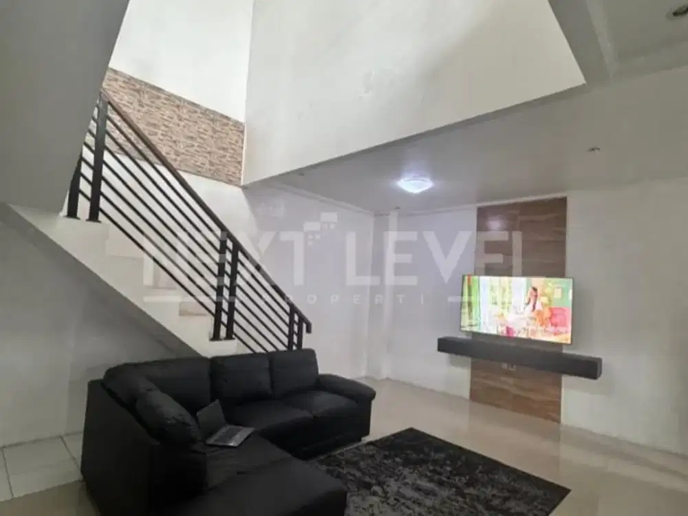 Rumah 2 Lantai 3 Kamar baru renov asked Sumarecon di Riung Bandung