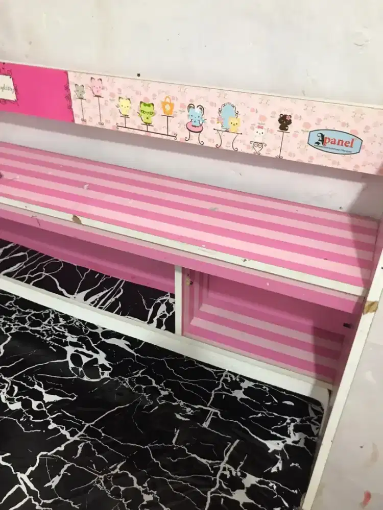 Meja belajar anak