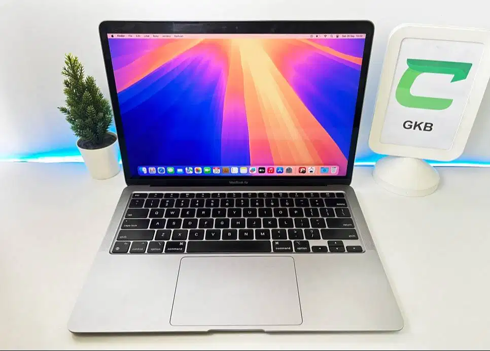 Laptop Apple Macbook M1 Ram 8gb Ssd 256gb Mulus mewah istimewa Fullset