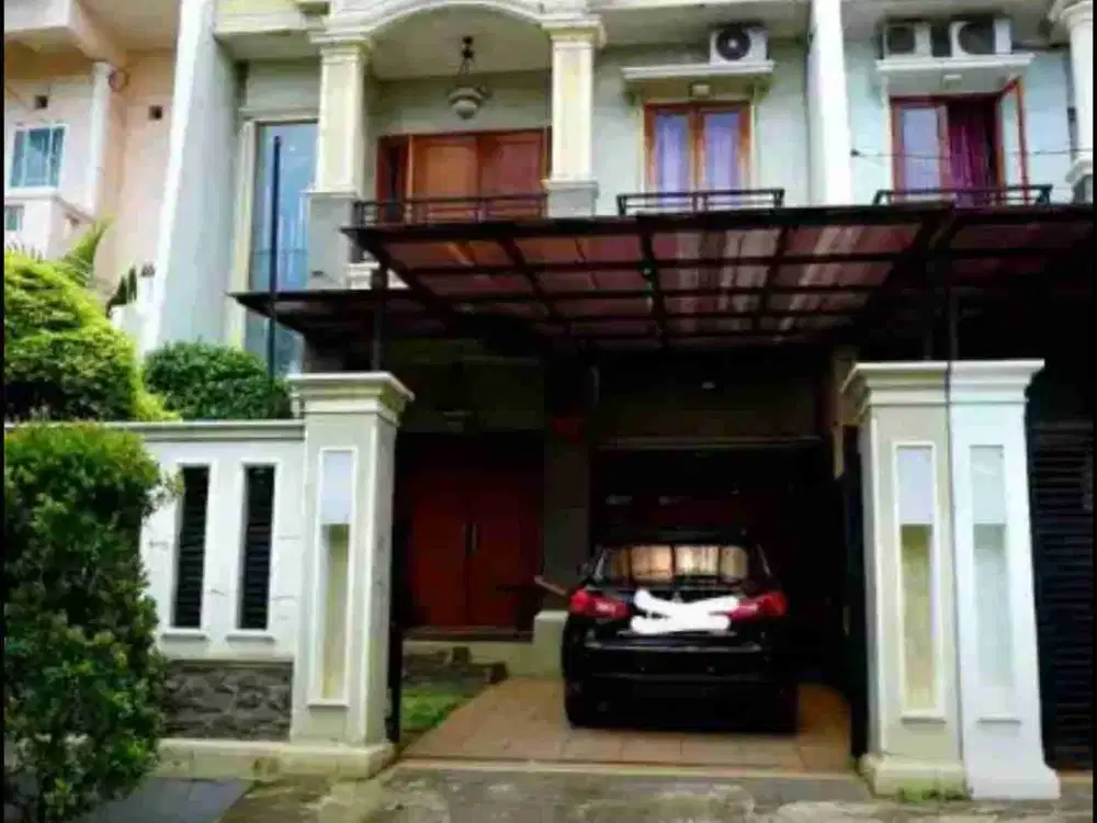 RUMAH MEWAH DI KOMPLEK PONDOK KELAPA