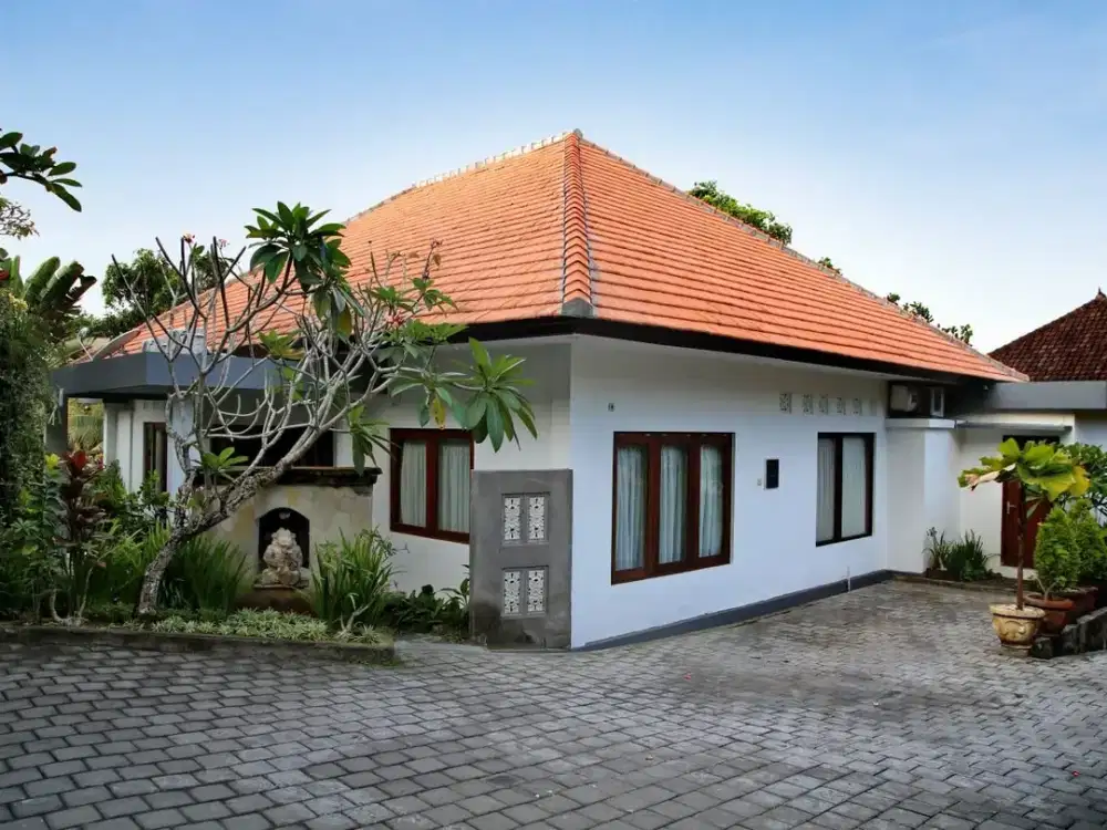 2 Units Three Bedrooms Villa For Sale in Strategic Location of Berawa