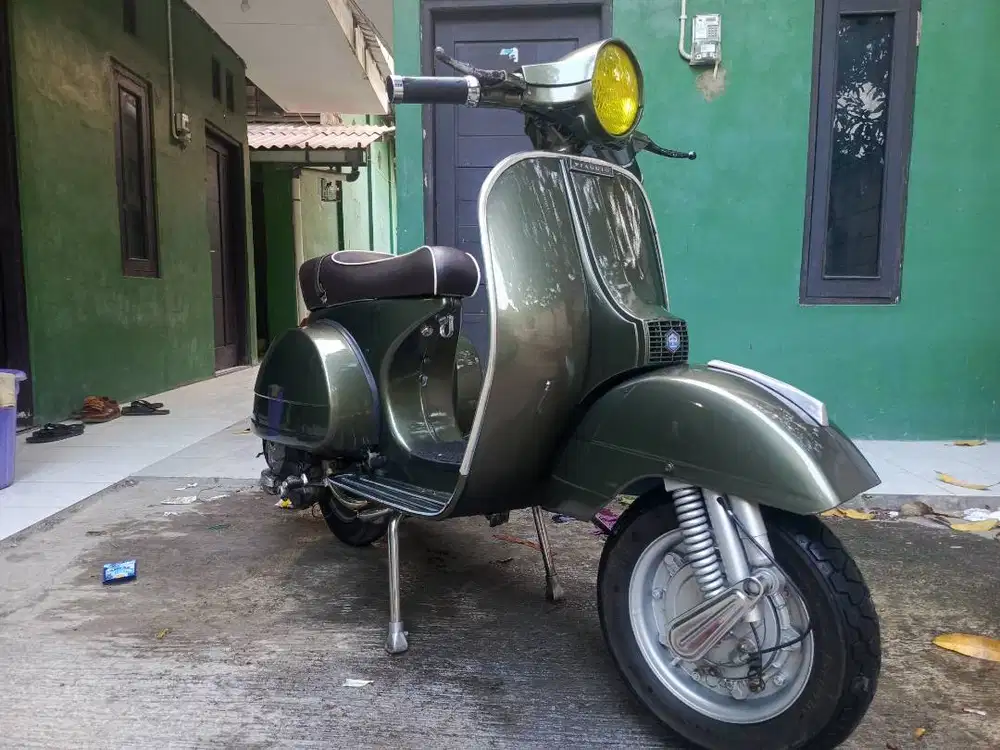 di jual vespa px  tahun1982