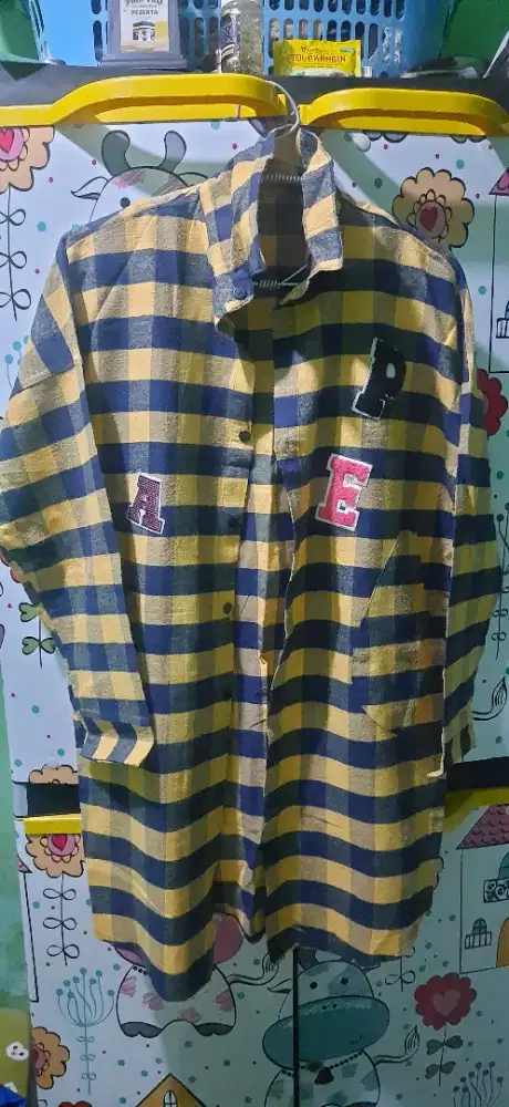 Baju dan celana bekas 5 rb-an aja, semuanya 100