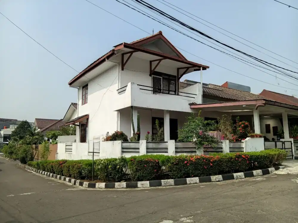 Jual rumah Taman Yasmin hoek depan taman