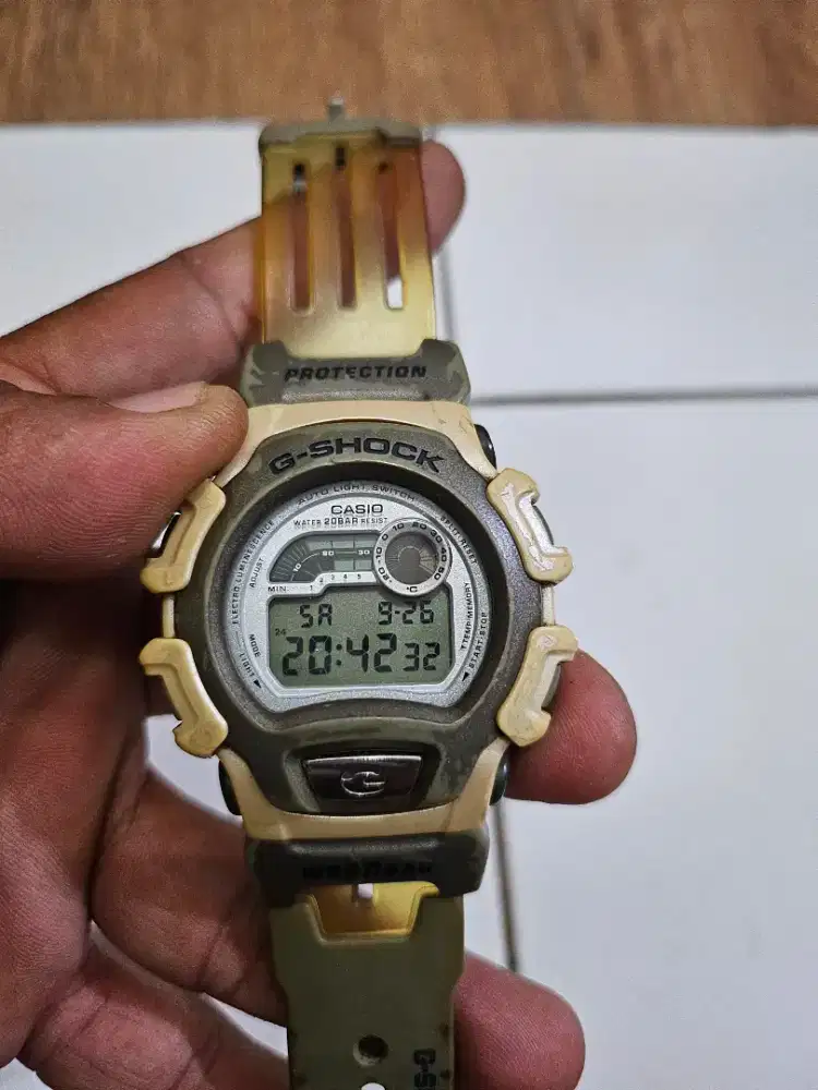 Casio G-Shock X-treme DW-004 (seri spesial Triple Crown of Surfing)