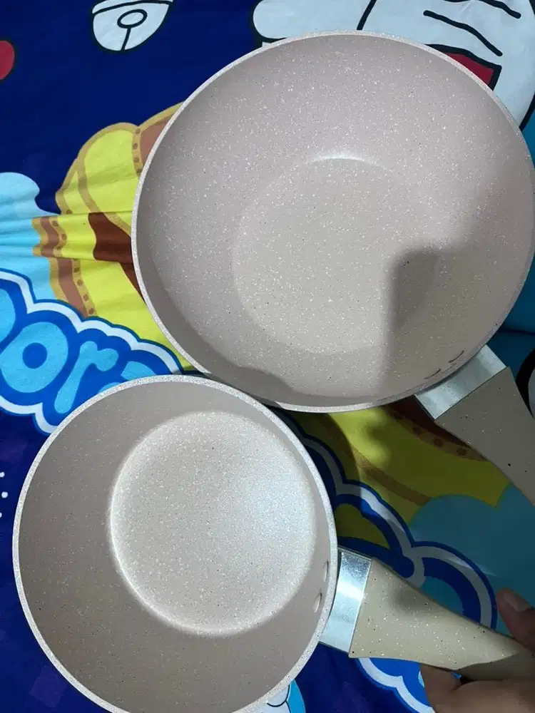 Teflon bolde , sama panci blode masih ada tutupny