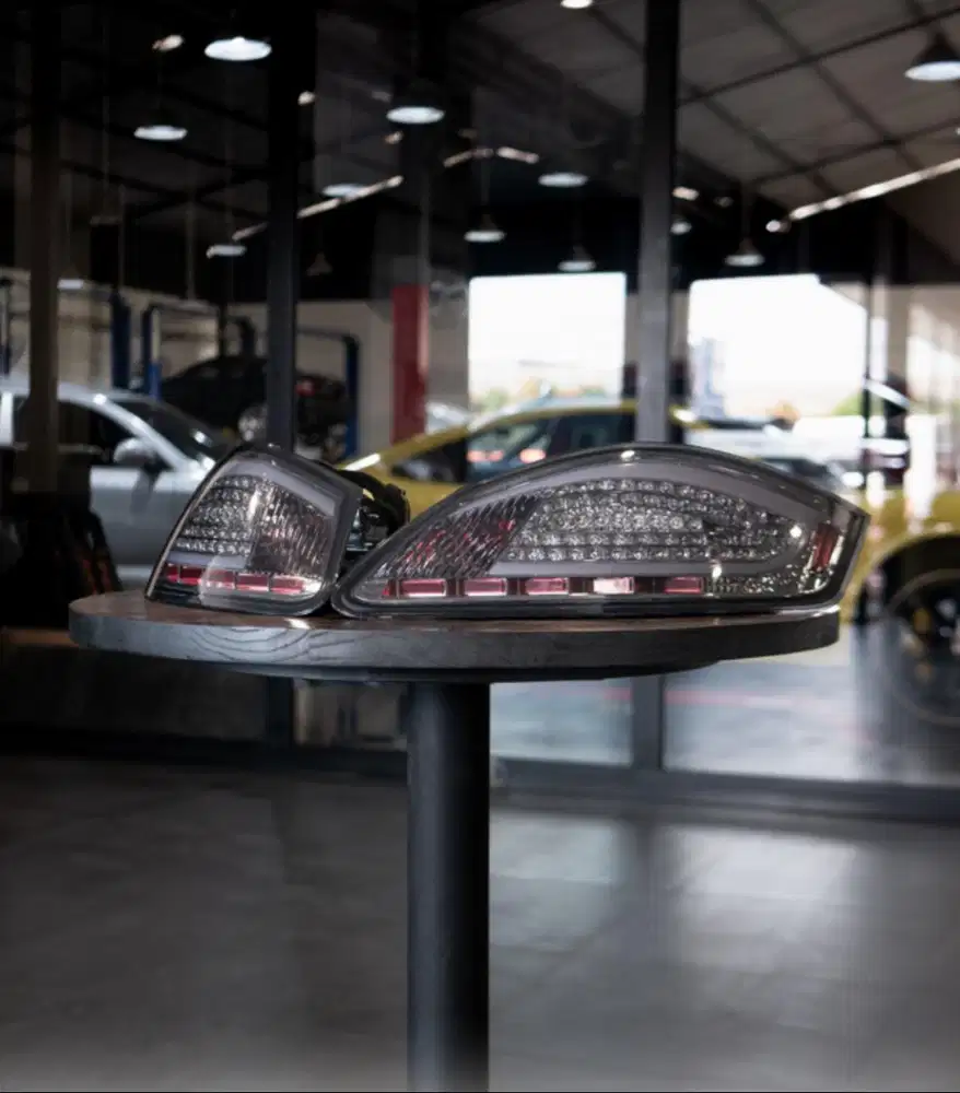 Lampu belakang porsche Cayman 987.1