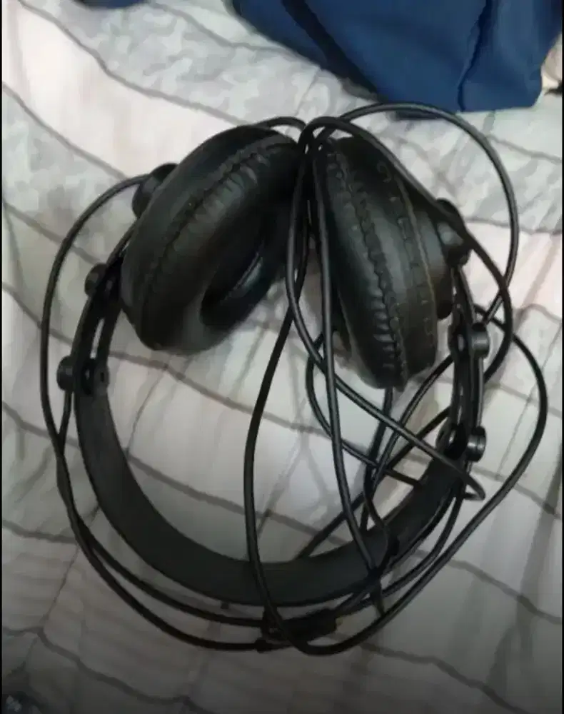 HEADSET MANTAPS BUAT DENGERIN MUSIK AGU HEAD SET GOOD PERFORMANCES SIP
