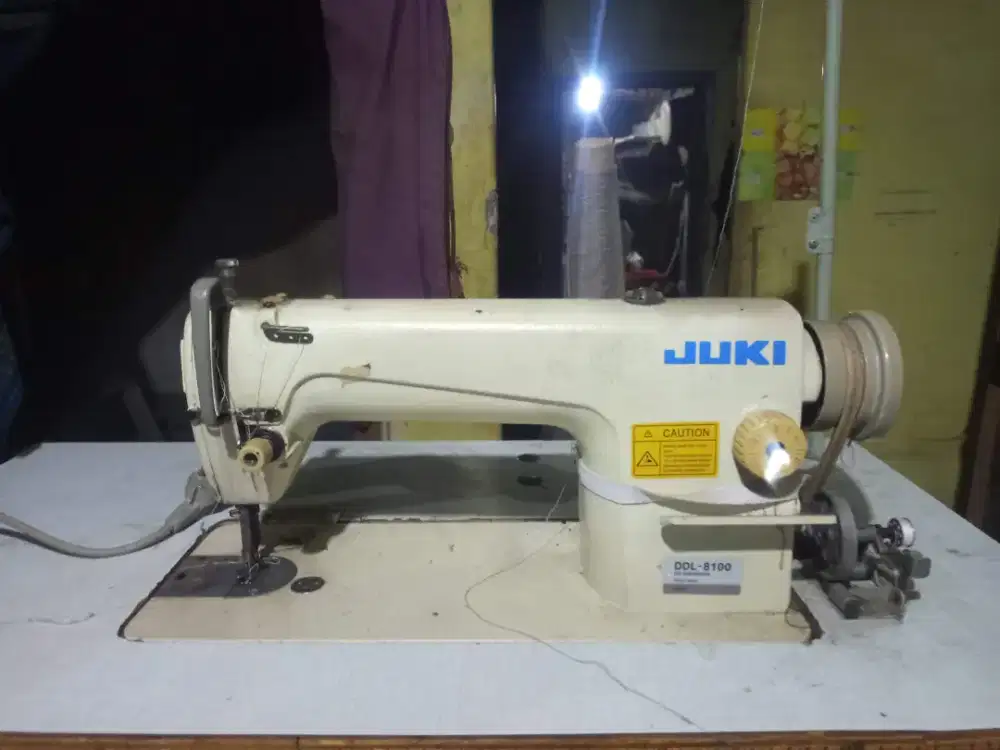 Mesin jahit merk Juki