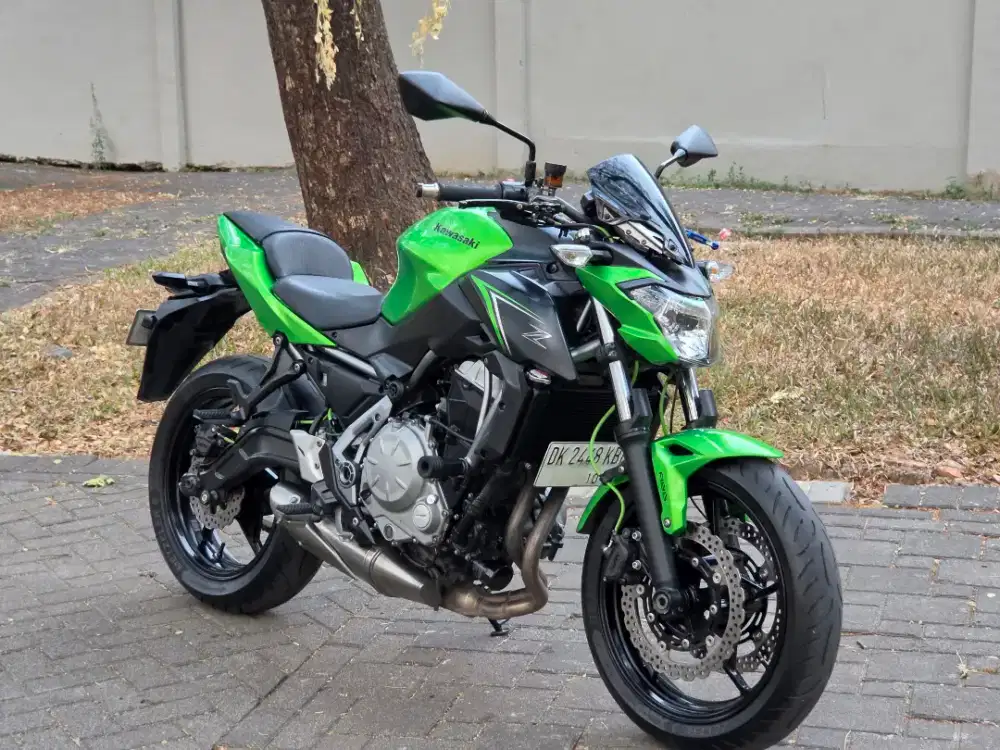 Moge Naked Kawasaki Z650 th 2017 Like New Siap Gas Turing Not ER6