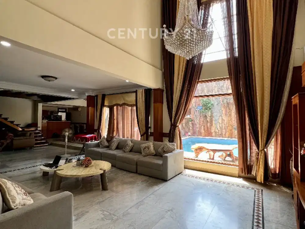 Rumah Mewah 2 Lt Dengan Pool Siap Huni Strategis Di Pulomas S9813