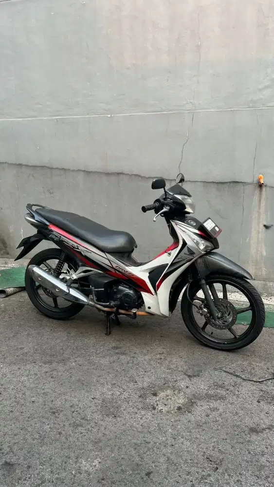 supra x 125 helm in nego tipis