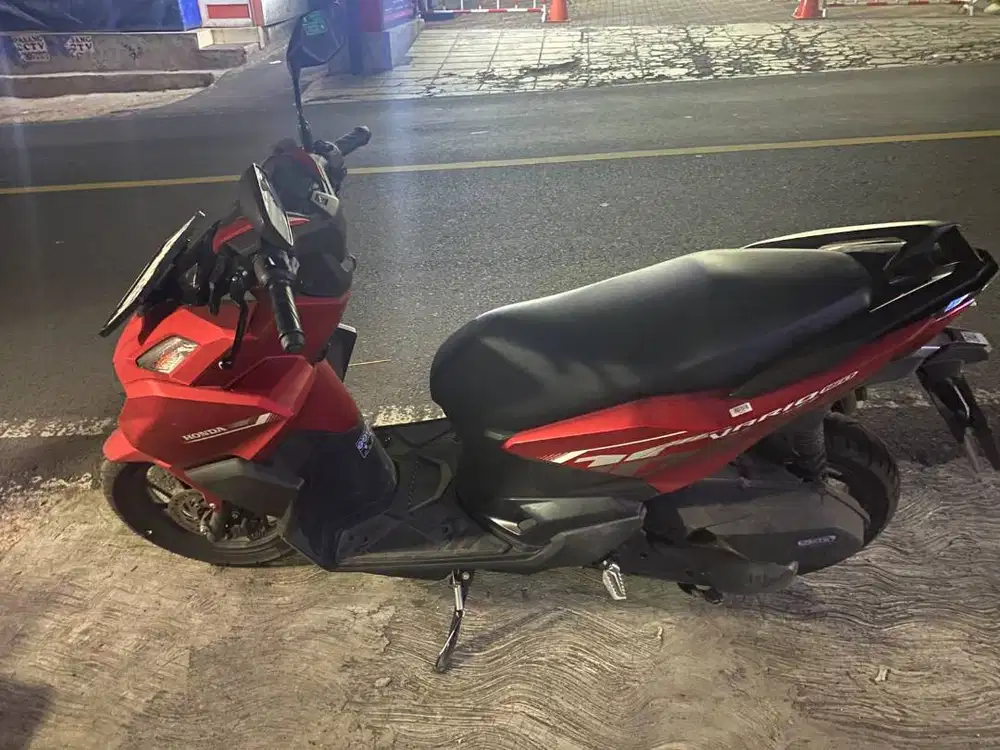 Vario 160 baru beli 5 bulan yang lalu ss komplit km baru 8000