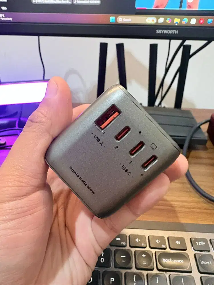 AUKEY PA-TA09A Travel Adapter GaN 100W – 3 USB-C + USB-A