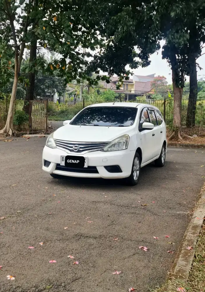 Grand Livina 2015 sv