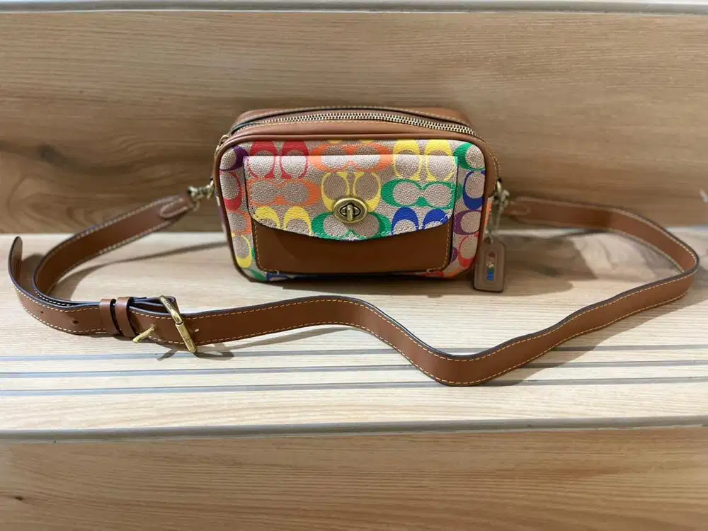 Tas coach like new