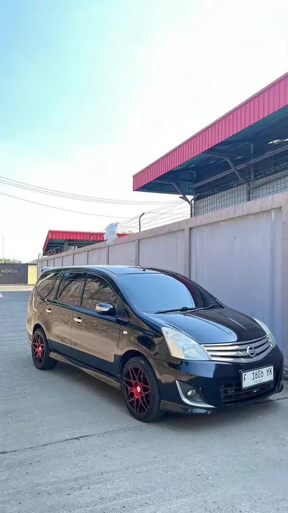 FOR SALE NISSAN GRAND LIVINA