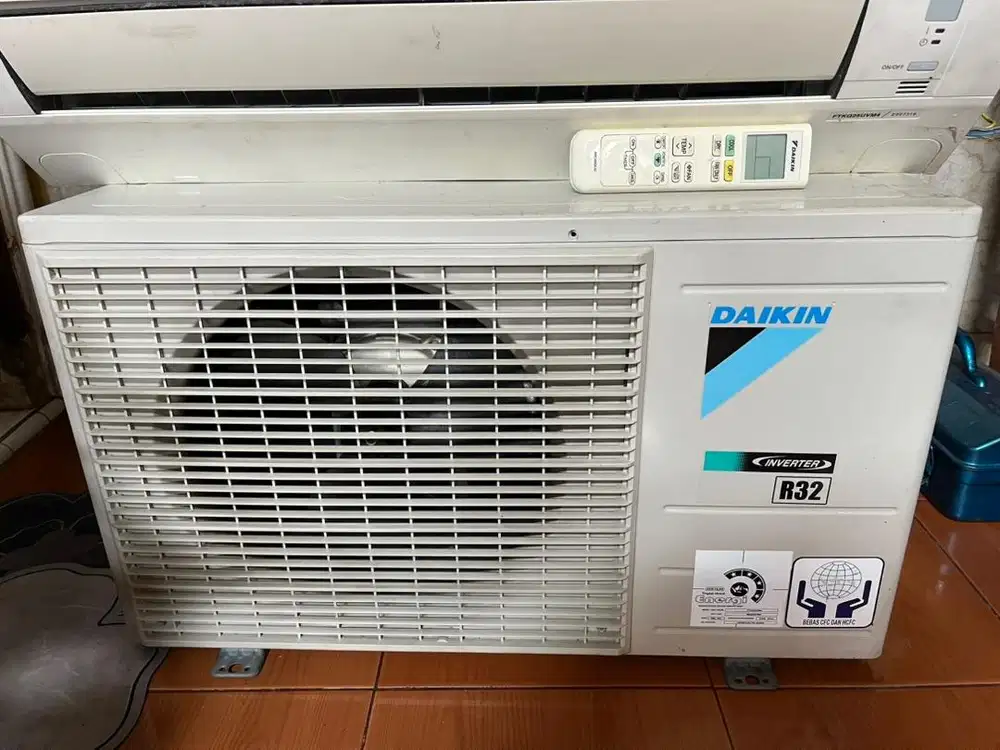 Ac daikin 1 pk dan 1/2 pk r32 original thailand