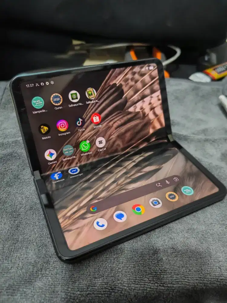 Google Pixel Fold 1 Hp Lipat