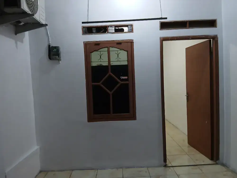 Kost putra/putri ( no bebas)