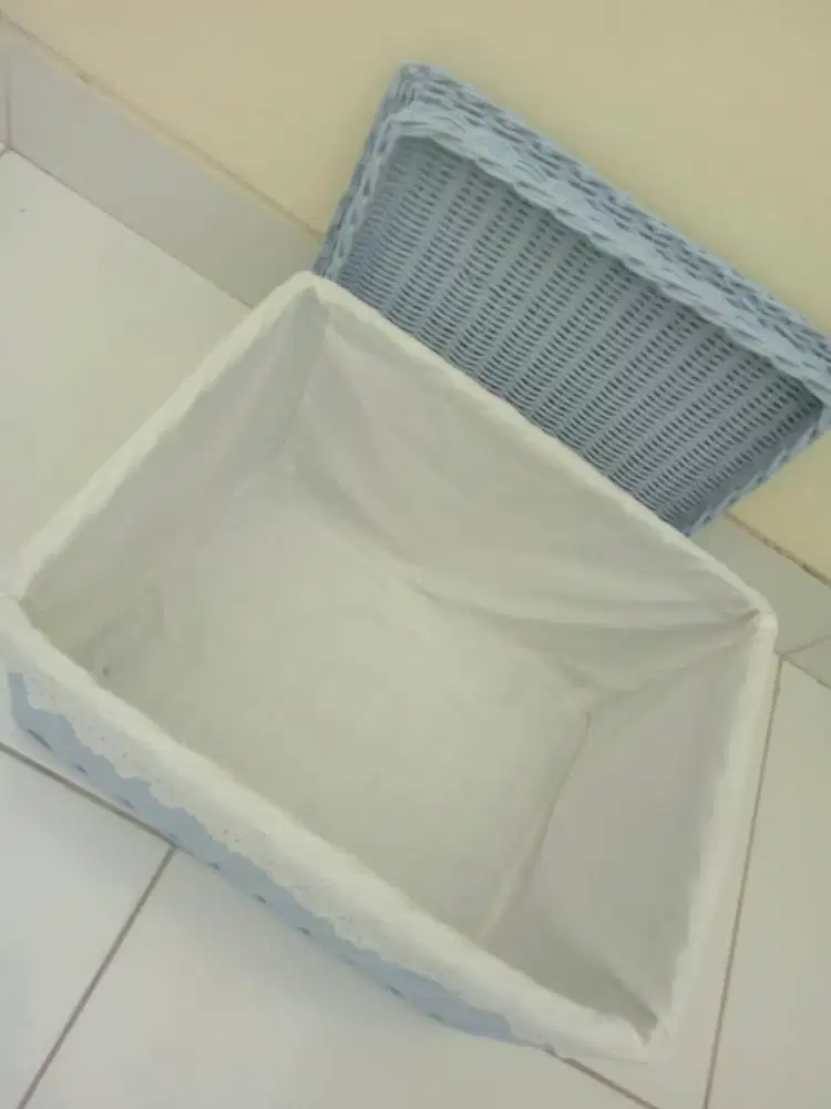 Kotak Keranjang Ayaman Biru