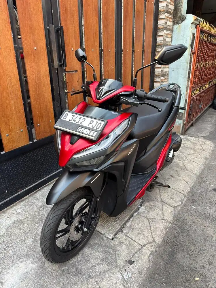 Vario 150 SE Merah Hitam