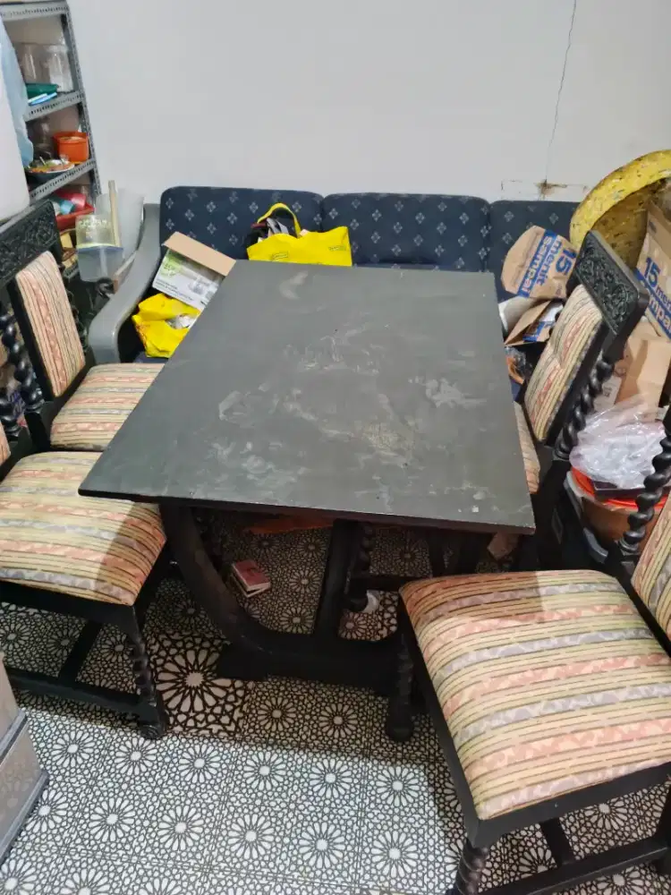 Meja makan jati