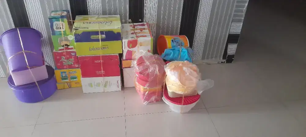 Di jual cepat edisi mau pindahan tupperware