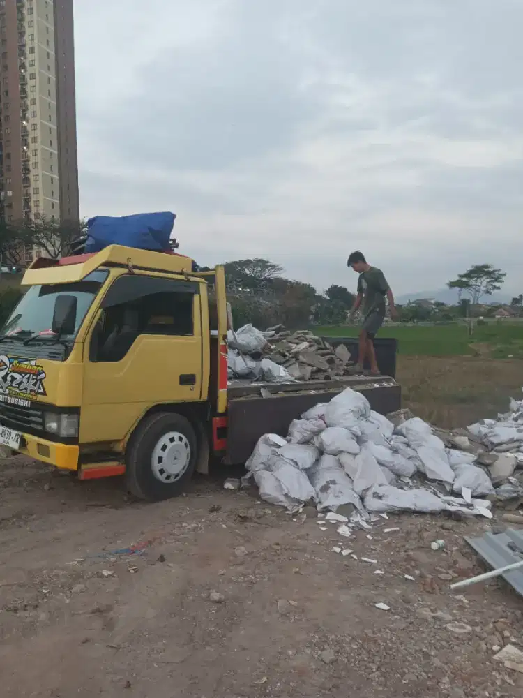 Jasa buang puing barangkal