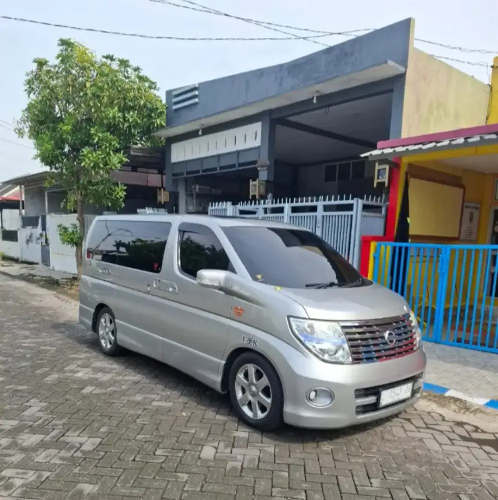 Nissan Elgrand istimewa