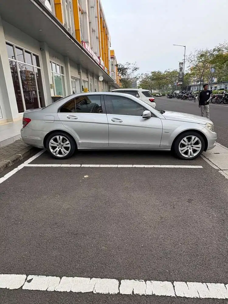 Mercedes-Benz C200 2011 Bensin