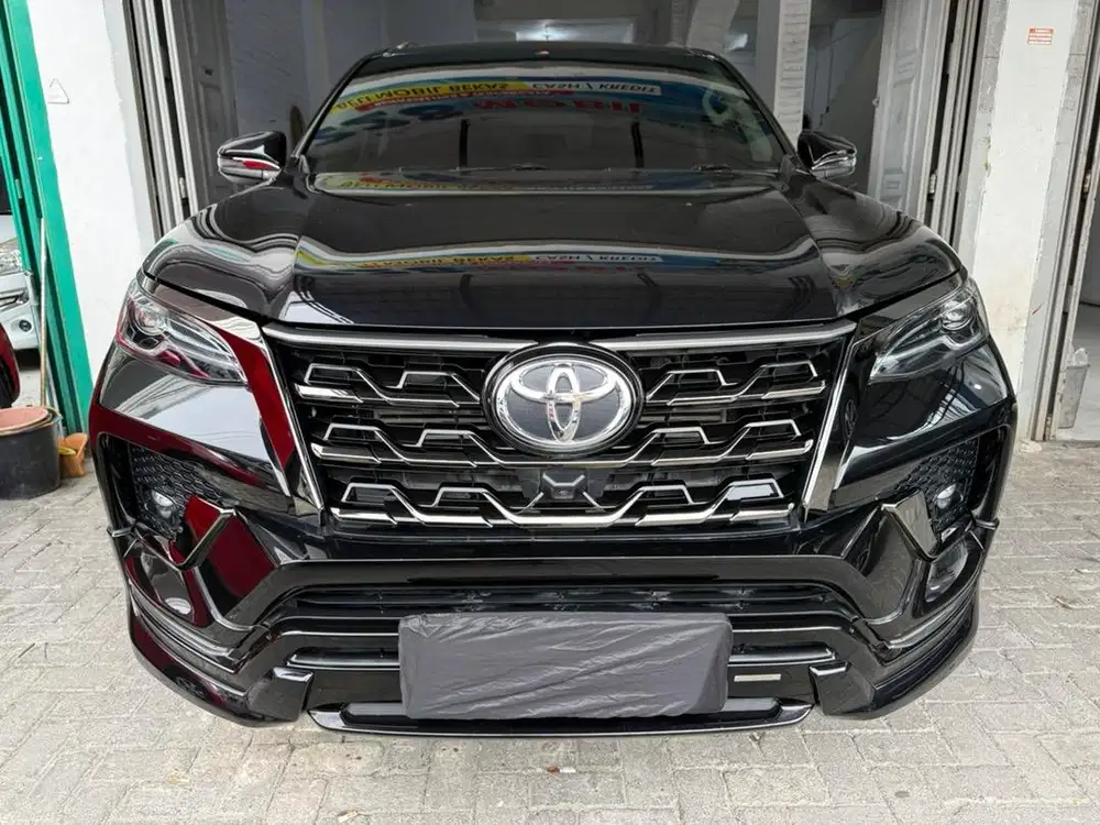 Fortuner 2.8 GR Sport 2022 Hitam