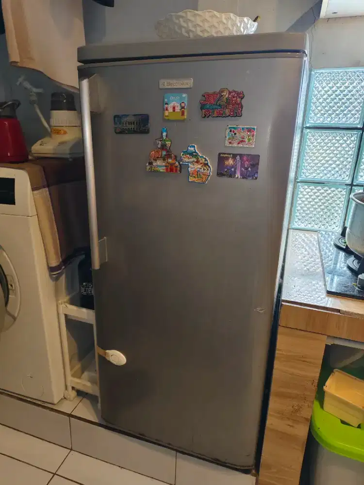DIJUAL Kulkas Electrolux