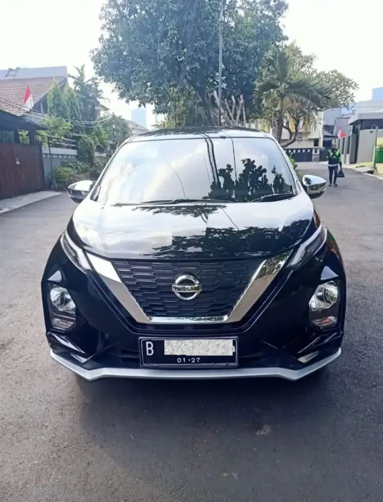 Nissan Livina VL AT 2021warna hitam