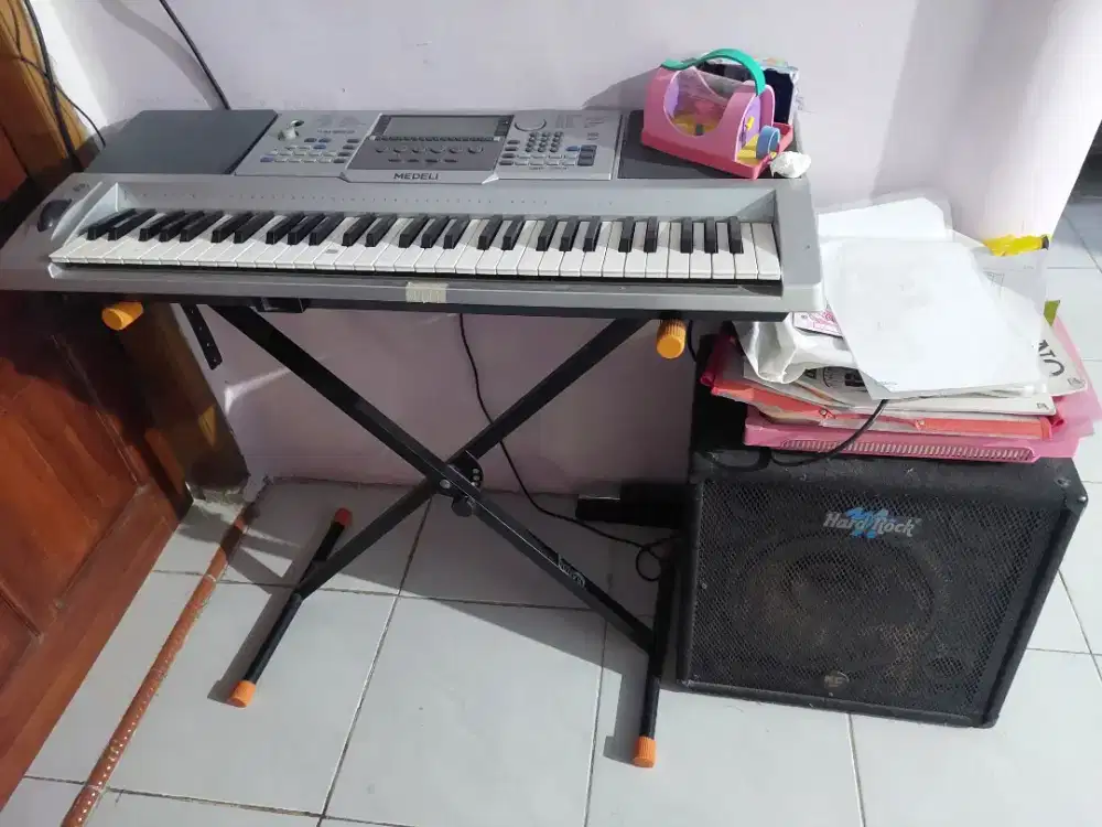 Keyboard Medeli dan Amply Sound Hardrock