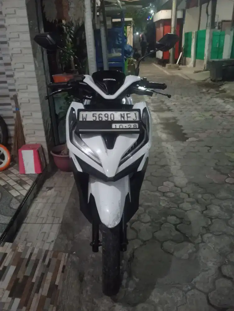 Vario 125 putih