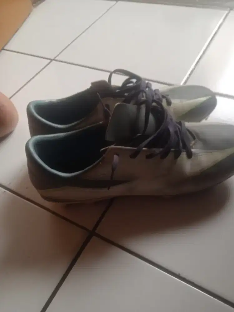 Football shoes specs