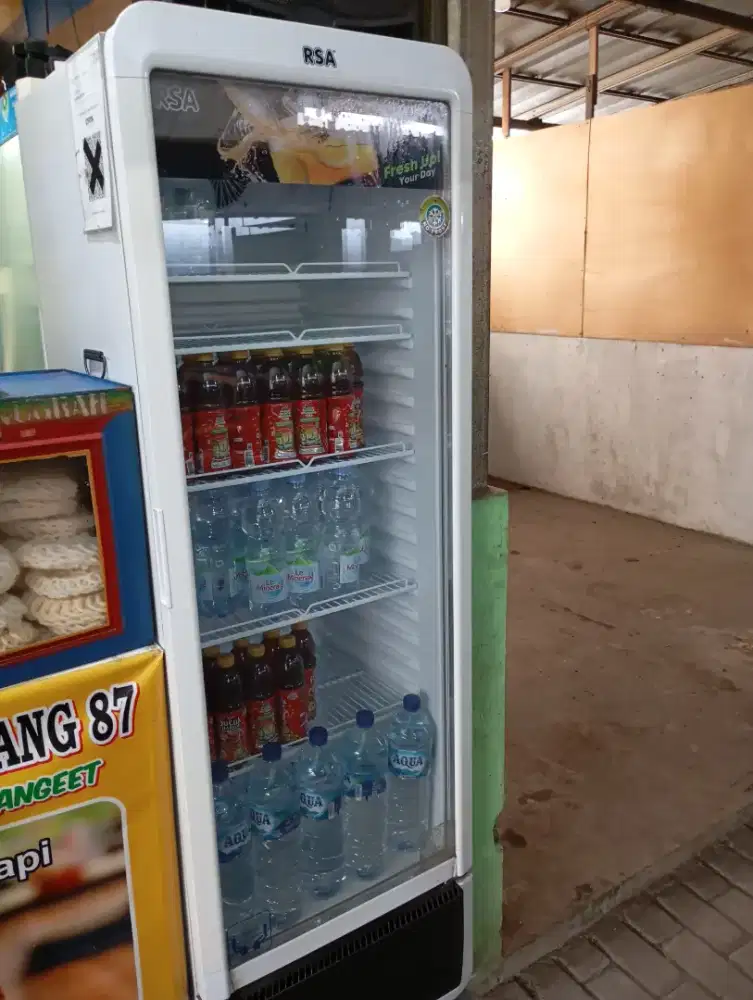 Jual cepat showcase RSA seken rasa baru