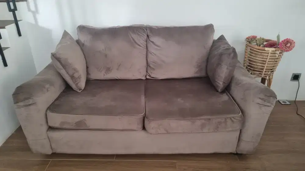 Sofa 2 seater bersih