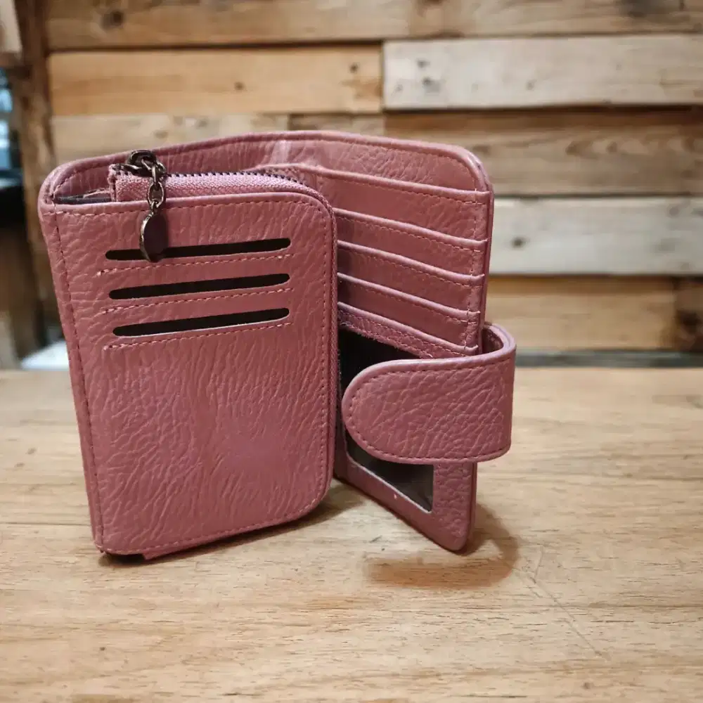 Dompet lipat wanita