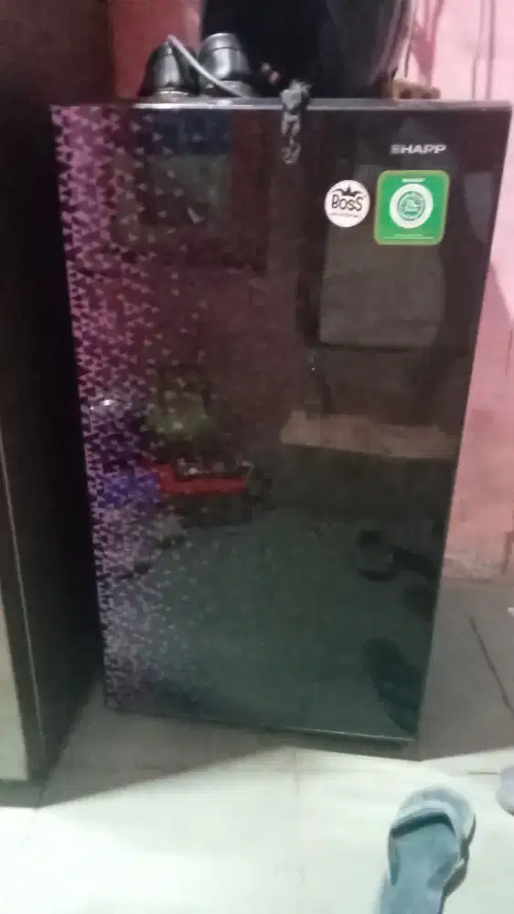 Kulkas merek sharp satu pintu kondisi normal dingin minat wa aja