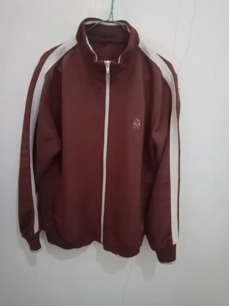 Jaket keren untuk jalan dan olahraga