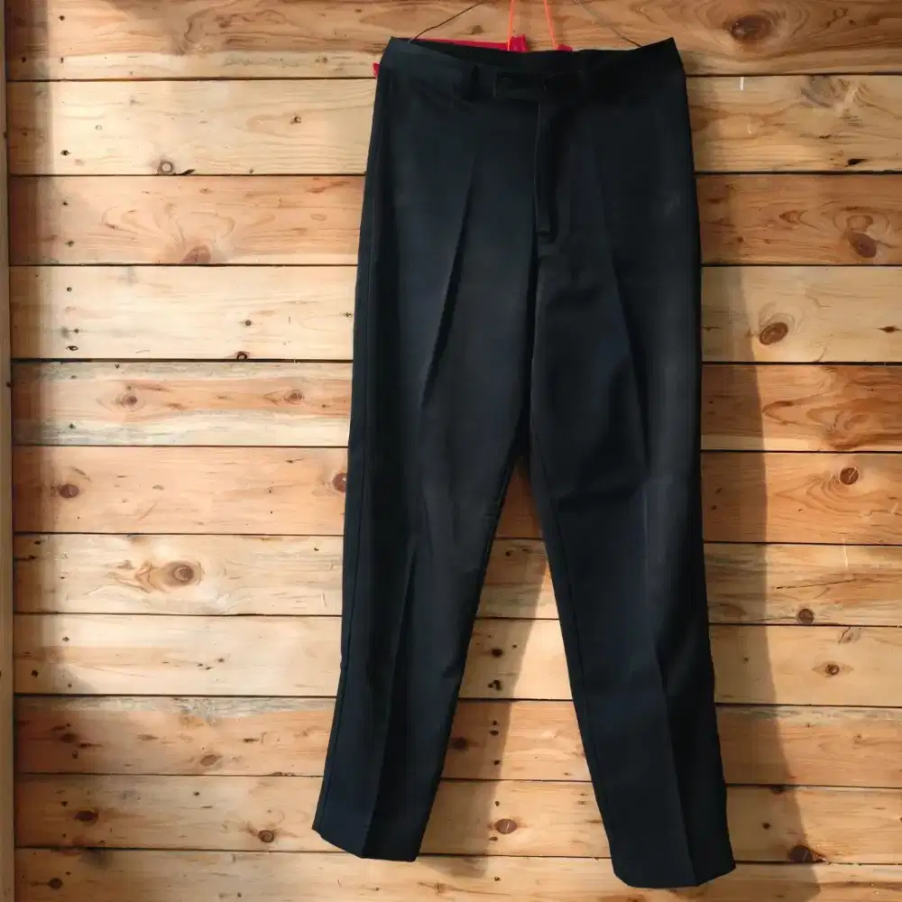 Celana formal hitam wanita