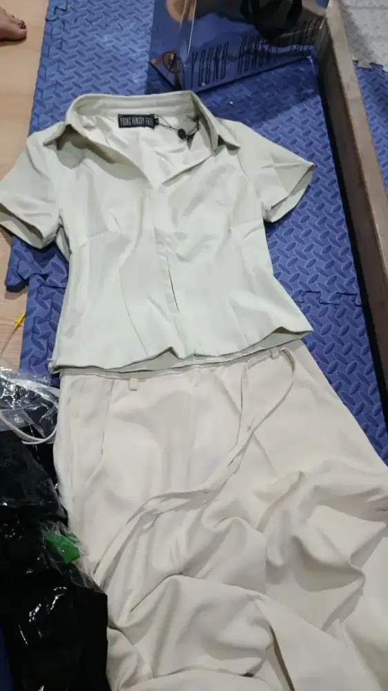 Baju baru belum dipakai baru beli