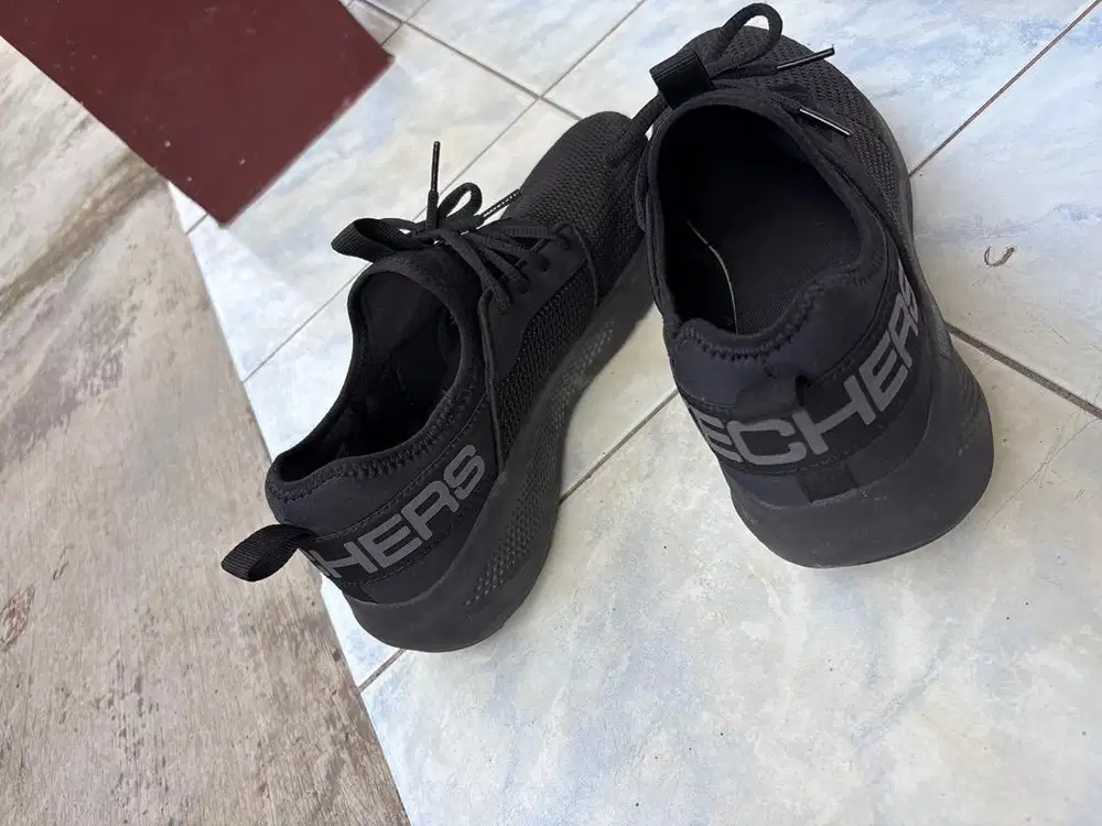 Sepatu skecher go run