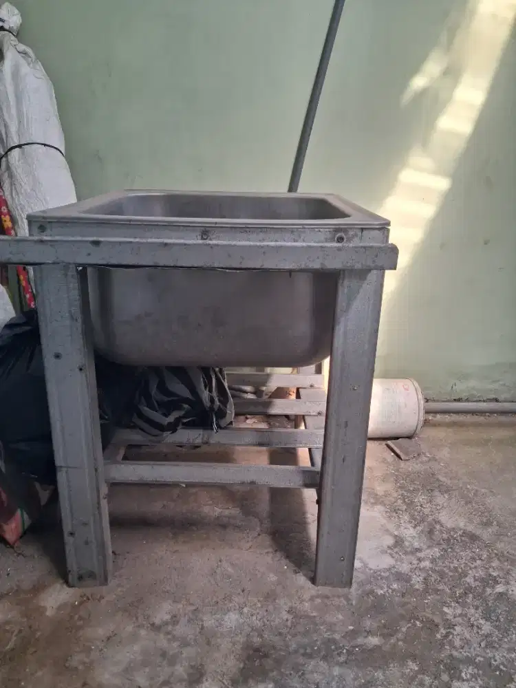 TEMPAT CUCI PIRING