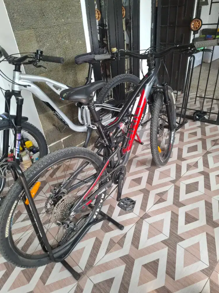 Dijual Thrill Ricochet 1 T20, size L, 27.5